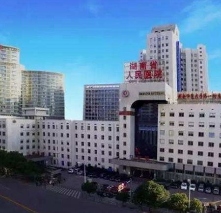 我司為湖南省人民醫院層流係統初中高（gāo）效空調過濾網更換（huàn）完畢