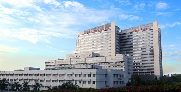 我司為暨南大學附屬第一醫院（廣州華僑醫院）手術室初中高效空調（diào）過濾器更換項目順利完工